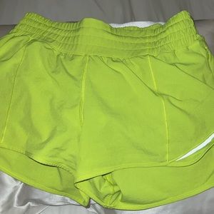 Lululemon Hotty Hot High-Rise Short 2.5" Highlight Yellow